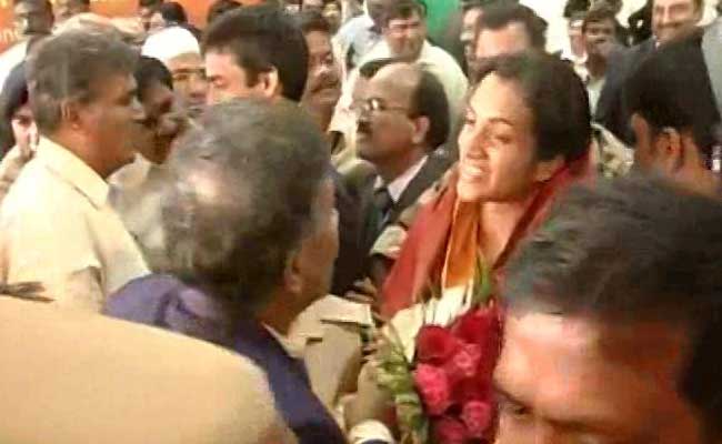 PV Sindhu Mobbed On Homecoming, Victory Ride On Open-Top Bus