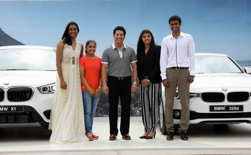 sachin presenting rio heroes with bmw cars