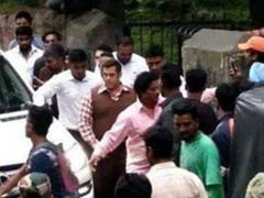 PICS: सामने आई 'ट्यूबलाइट' की शूटिंग की तस्वीरें, साधारण लुक में नजर आ रहे हैं सलमान खान