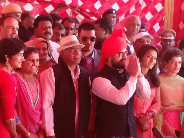 Aamir Khan Attends Wrestler Geeta Phogat's Wedding. Inside Pics