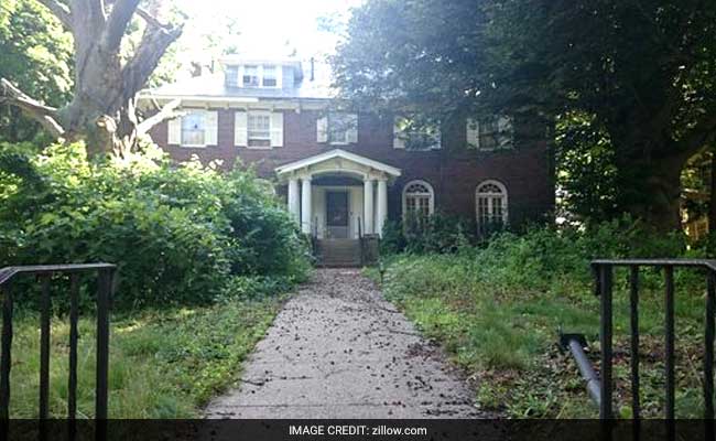 For Over A Year, Woman Lived In $1.2 Million Home With Her Sister's Corpse