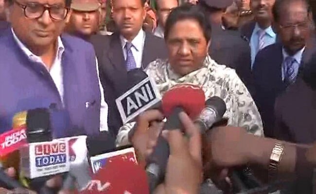 UP Election 2017: BSP Chief Mayawati Casts Her Vote In Lucknow, Confident Of Victory