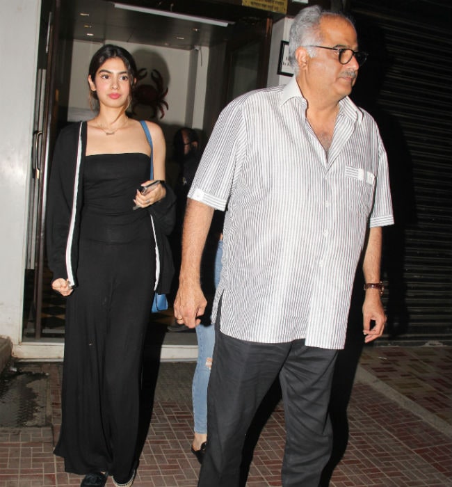 khushi and anshula's friday night date with dad boney kapoor