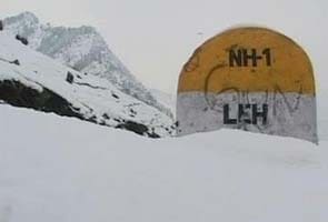 Fencing along LoC damaged by avalanches: Army Fencing along LoC damaged by avalanches: Army