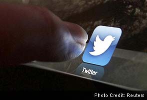 How to be a media critic, in 140 characters or less How to be a media critic, in 140 characters or less