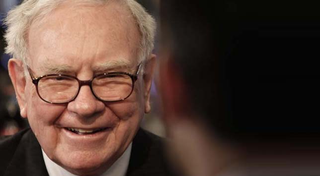Warren Buffett speaks on Eurozone, health, social networks Newly-elected French President Francois Hollande (L) with outgoing Culture Minister Frederic Mitterrand