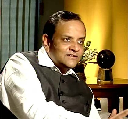 Expressway will add to growth opportunities for Jaypee: Manoj Gaur With the Pay With Square app, consumers can use their mobile phone to pay a merchant and get more information.