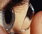 Safety tips for contact lens wearers