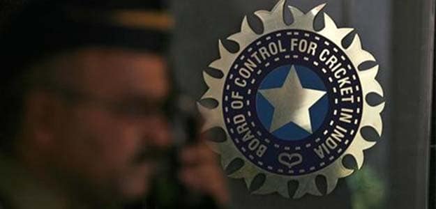 फिलहाल क्रिकेटरों पर प्रतिबंध बरकरार रखेगा बीसीसीआई