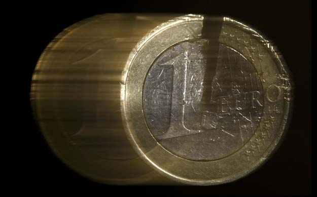Euro Steady After Greek Austerity Vote