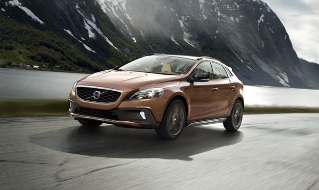 Volvo India Launches the V40 Cross Country in the Petrol Avtaar; Priced at Rs. 27 Lakh