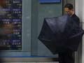 Asian shares fall to two-week low; Yen strengthens