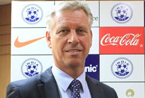 फुटबॉल कोच कोवरमैन्स की पूर्व खिलाड़ियों ने की कड़ी आलोचना फुटबॉल कोच कोवरमैन्स की पूर्व खिलाड़ियों ने की कड़ी आलोचना