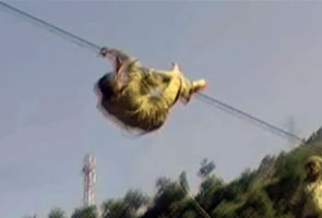 HP : Save five child during river cossing with rope way - हिमाचल : जवान