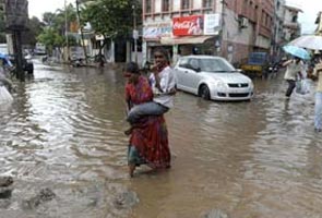 आंध्र प्रदेश में चक्रवाती तूफान का खतरा, बिजली कर्मचारी लौटेंगे काम पर