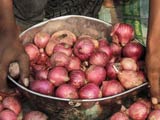 Government cuts onion MEP to $150 a tonne from $350