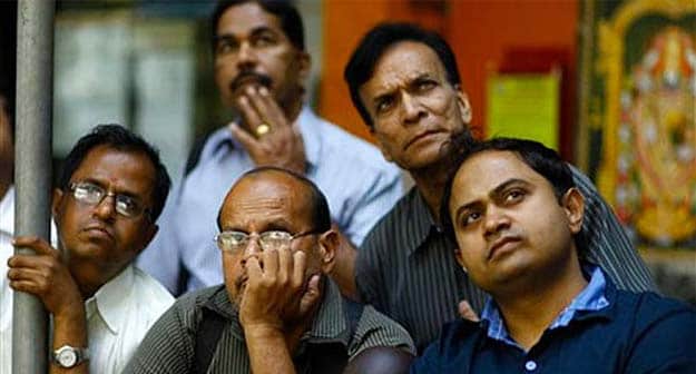 Sensex Falls Nearly 350 Points in Fourth Straight Fall