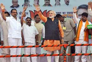 नरेंद्र मोदी के 'खूनी पंजा' वाले बयान के खिलाफ चुनाव आयोग गई कांग्रेस
