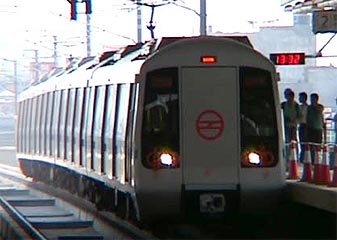 यात्रियों की सुविधा के लिए दिल्ली मेट्रो ने खोले 20 'सुनिश्चित मूल्&zwj;य काउंटर'