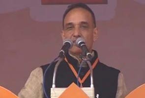 बागपत में बीजेपी प्रत्याशी सत्यपाल सिंह से आरएलडी कार्यकर्ता ने की बदसलूकी