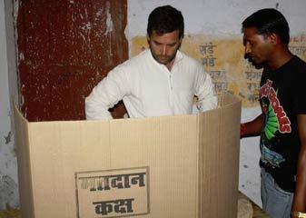 राहुल पर मतदान की गोपनीयता उल्लंघन का मामला नहीं बनता : चुनाव आयोग