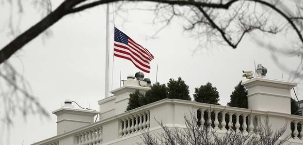 1 Dead as Police Fire on Car in Incident at US Spy Headquarter