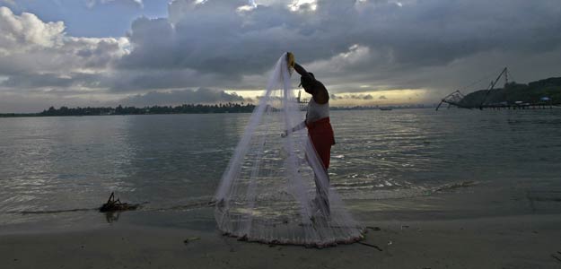 India to Grow 7.6-7.8% in FY16, Weak Monsoon Risk Exists: Icra