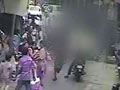 कैमरे में कैद : दिल्ली में नाबालिगों ने बीच बाज़ार चाकू घोंपकर की युवक की हत्या