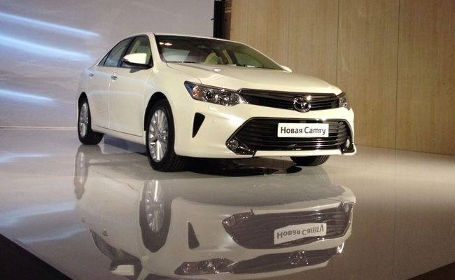 New Toyota Camry Facelift Unveiled; India Launch Next Year