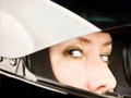 महिला सवारियों के लिए हेलमेट पहनना अनिवार्य, सिख महिलाओं को छूट