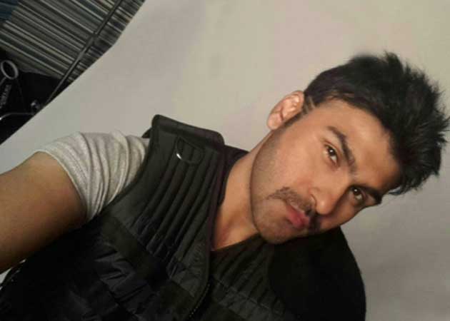 <i>Bigg Boss 8</i>: Aarya Babbar Wants to Use the Show to Promote His Upcoming Book