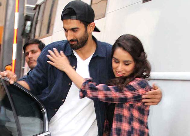 No <i>Aashiqui</i> With 'Dear Friend' Shraddha Kapoor, Says Aditya Roy Kapur