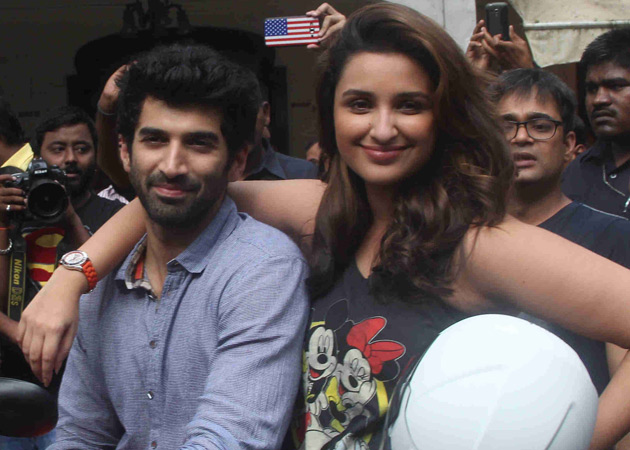 When Aditya Roy Kapur's Shirt Was Almost Ripped Off by a Fan Mob