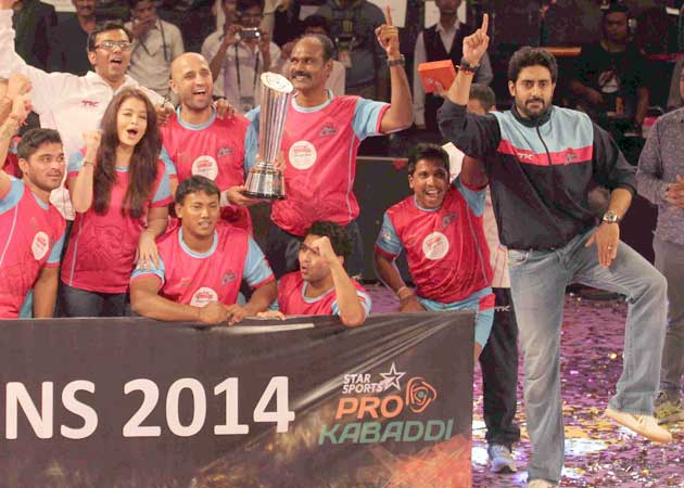 Aishwarya, Abhishek Bachchan Celebrate Jaipur Panthers Pro-Kabaddi Win