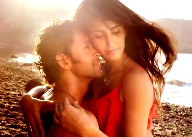 Aamir Khan Can't Wait to Watch Hrithik Roshan's <i>Bang Bang</i>