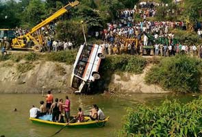 हिमाचल प्रदेश : गोविंद सागर जलाशय में गिरी बस, 25 की मौत