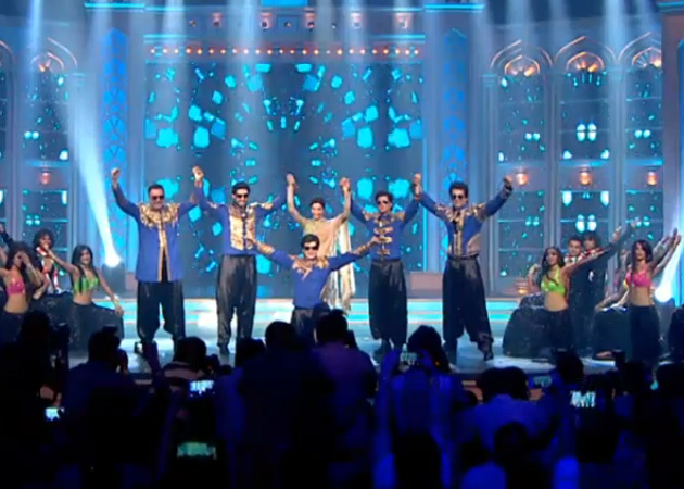 At <i>Happy New Year</i>'s Music Launch, Shah Rukh Khan Names Deepika's Bodyguard