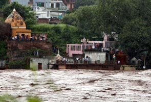 जम्मू-कश्मीर में आई 50 सालों की सबसे भीषण बाढ़ में मृतकों की संख्या 150 के करीब पहुंची