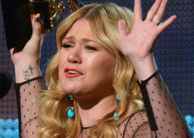 Kelly Clarkson to Unveil New Album Next Year