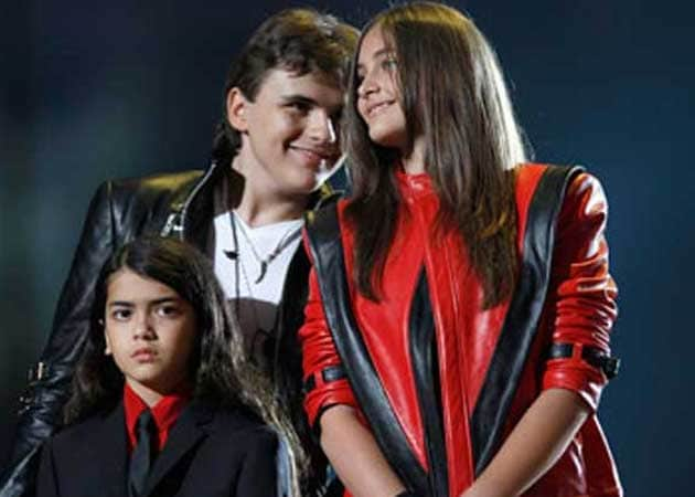 Michael Jackson's Children Celebrate his Birthday in Hometown