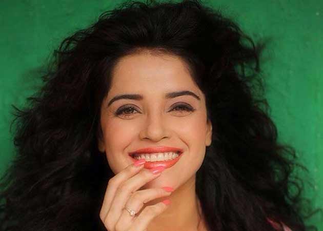 Piaa Bajpai Says Working With Priyadarshan is Like Homecoming