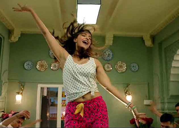 Sonam Kapoor: Am as Clumsy as my Character in <i>Khoobsurat</i>