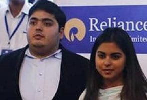 मुकेश अंबानी के जुड़वां बच्चे रिलायंस जियो और रिलायंस रिटेल के निदेशक बने