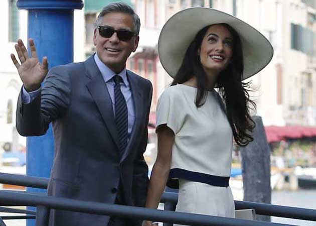 Mr and Mrs Clooney Enjoy Dinner With Close Friends, Family