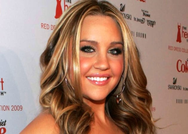 Amanda Bynes Accuses Father of Abuse on Twitter, Placed in Psychiatric Hold