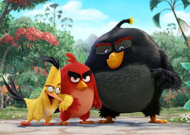 Jason Sudeikis, Josh Gad, Maya Rudolph in <i>Angry Birds</i> Movie