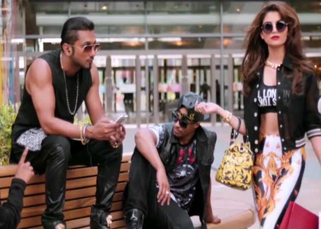 Yo Yo Honey Singh Chases Urvashi Rautela For a <i>Love Dose</i>