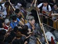 हांगकांग में पुलिस और प्रदर्शनकारियों के बीच झड़प
