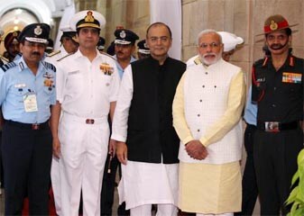 सीमा के हालात पर शीर्ष कमांडरों के साथ पीएम नरेंद्र मोदी की मुलाकात सीमा के हालात पर शीर्ष कमांडरों के साथ पीएम नरेंद्र मोदी की मुलाकात