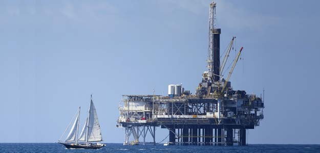 Oil Price Drop Threatens $150 Billion in Investments